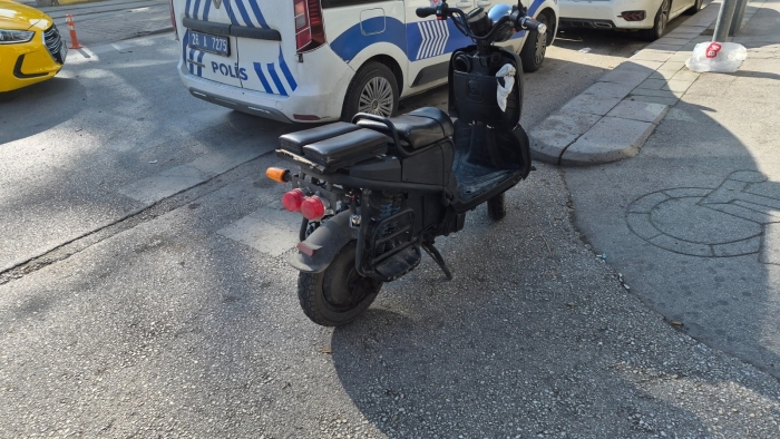 Elektrikli bisiklet ile çarpışan otomobil olay yerinden kaçtı